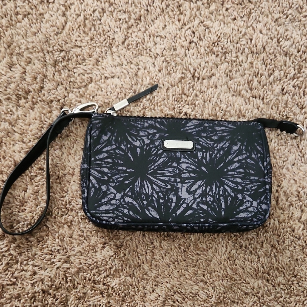 Baggallini Black and Gray Clutch Wristlet with Textured Finish